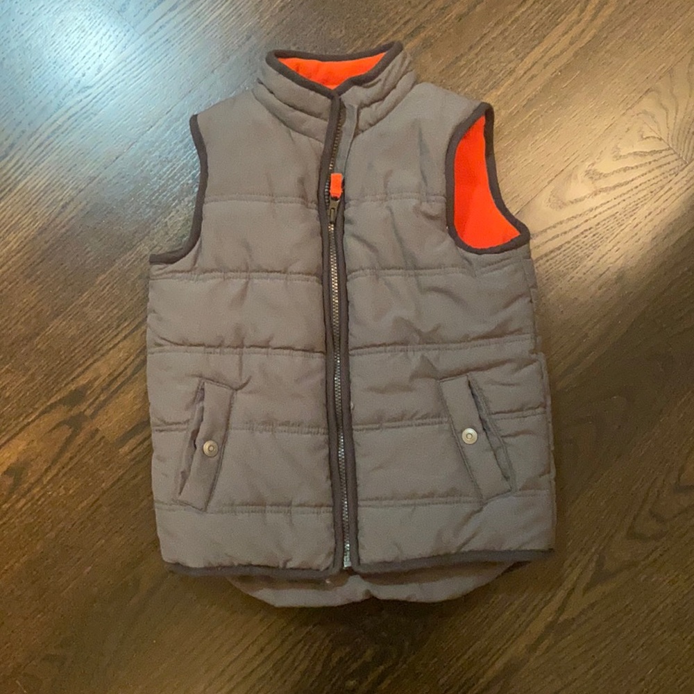 EUC Carter’s size 7 boys puffer vest.